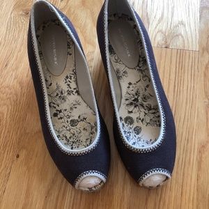 BANANA REPUBLIC Espadrille Wedge Open Toe  Show Brown Fabric Leather